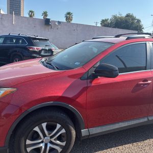 صورة 2 لـ 2017 Toyota RAV4 LE
