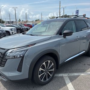 2026 Nissan PATHFINDER PLATINUM — фото 2
