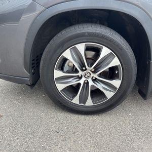 صورة مصغرة 17 لـ 2021 Toyota HIGHLANDER XLE