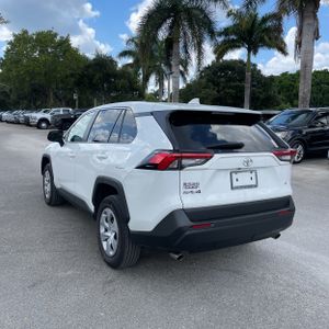 2025 Toyota RAV4 LE 照片 5