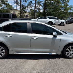 2025 Toyota COROLLA LE photo 9