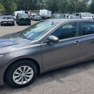 2017 Toyota CAMRY LE photo 2