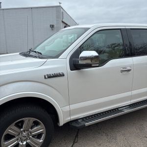 Ford F-150 Lariat - 2