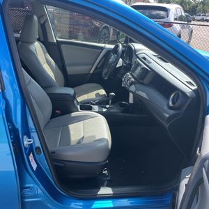2017 Toyota RAV4 LE 缩略图 32
