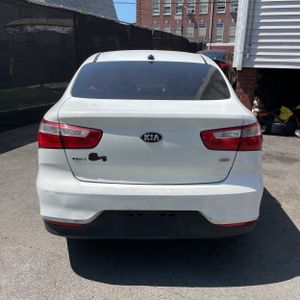 KIA RIO LX - 7