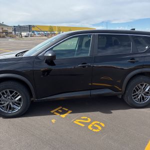 NISSAN ROGUE S INTELLIGENT AWD - 4