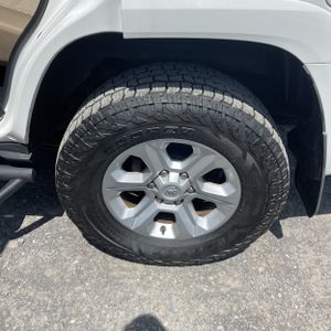 2014 Toyota 4RUNNER SR5 thumbnail 18