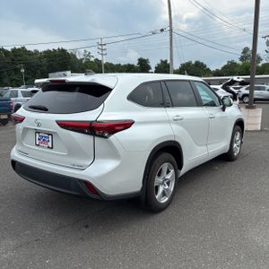 2023 Toyota HIGHLANDER LE photo 8