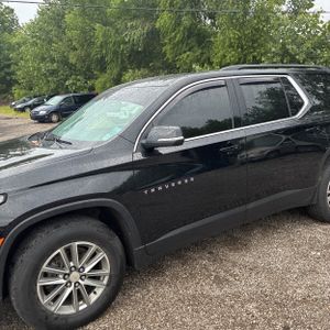 2023 Chevrolet TRAVERSE LT CLOTH photo 2