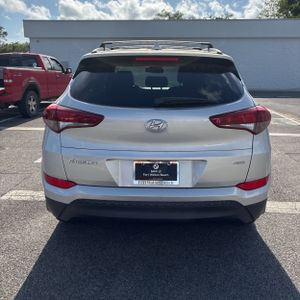 HYUNDAI TUCSON SE PLUS - 7