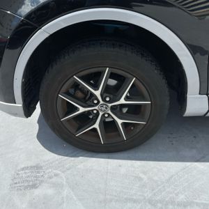 2018 Toyota RAV4 SE — фото 17