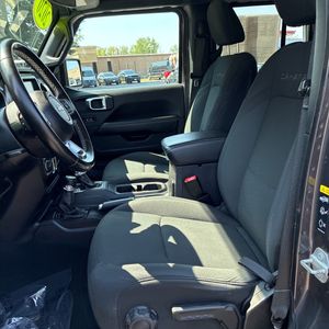 2020 JEEP WRANGLER UNLIMITED SAHARA 缩略图 31