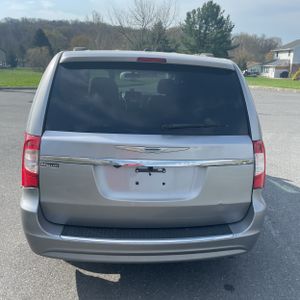 CHRYSLER TOWN AND COUNTRY TOURING - 7