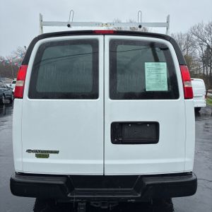 CHEVROLET EXPRESS 2500 - 7