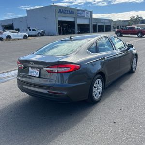 FORD FUSION S - 8