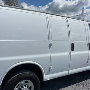 CHEVROLET EXPRESS 2500 - 9