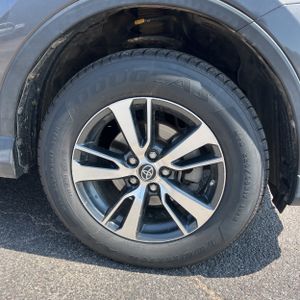 2017 Toyota RAV4 XLE — миниатюра 20