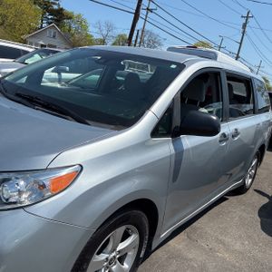 TOYOTA SIENNA - 2