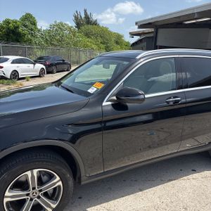 2018 Mercedes-BENZ GLC photo 2