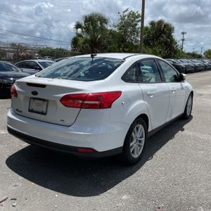 FORD FOCUS SE - 8