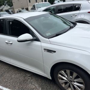 2017 KIA OPTIMA LX — миниатюра 11