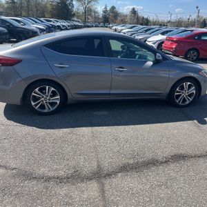 HYUNDAI ELANTRA LIMITED - 10