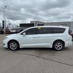 CHRYSLER PACIFICA TOURING - 3