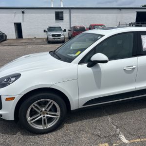 2019 Porsche MACAN BASE — фото 2