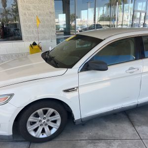 FORD TAURUS SE - 2