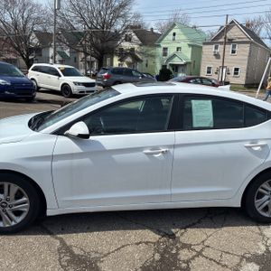 HYUNDAI ELANTRA VALUE EDITION - 4