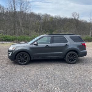FORD EXPLORER XLT - 3