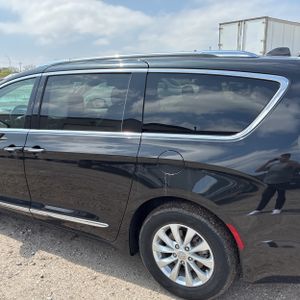 CHRYSLER PACIFICA TOURING L - 6