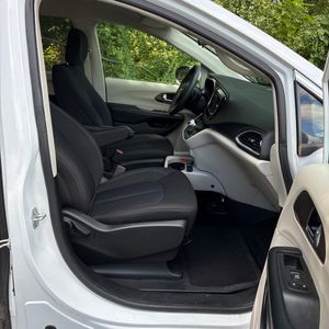 صورة 34 لـ 2022 Chrysler VOYAGER LX