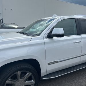 CADILLAC ESCALADE LUXURY - 2