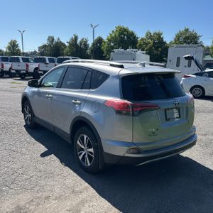 2017 Toyota RAV4 XLE — фото 5