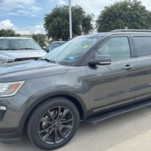 FORD EXPLORER XLT - 2