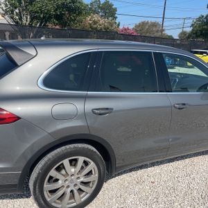 صورة 9 لـ 2016 Porsche CAYENNE BASE