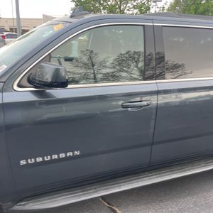 CHEVROLET SUBURBAN LT - 4