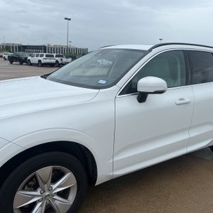 2022 Volvo XC60 B5 MOMENTUM 照片 2