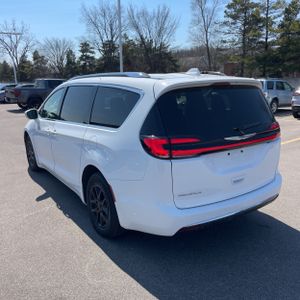 CHRYSLER PACIFICA TOURING L - 5