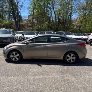 HYUNDAI ELANTRA GLS - 3