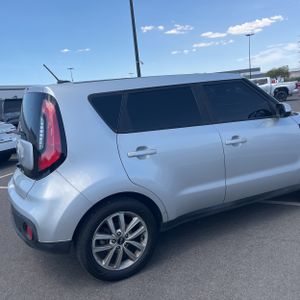 2019 KIA SOUL + 照片 9