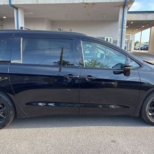 CHRYSLER PACIFICA LIMITED - 9