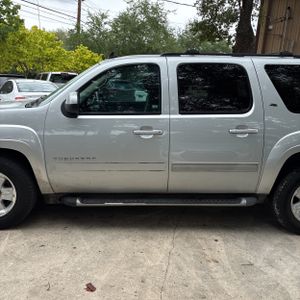 CHEVROLET SUBURBAN LT - 4