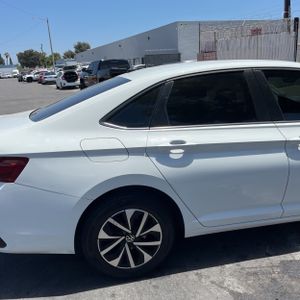 صورة 9 لـ 2023 Volkswagen JETTA S