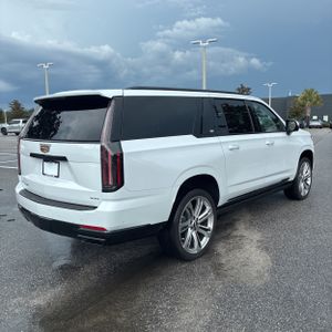 صورة 8 لـ 2026 Cadillac ESCALADE ESV SPORT