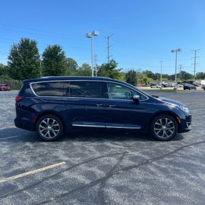 2017 Chrysler PACIFICA LIMITED — фото 10