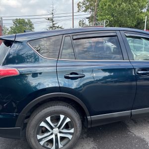 2018 Toyota RAV4 LE 照片 9