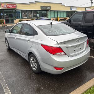 HYUNDAI ACCENT SE - 3