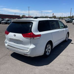 TOYOTA SIENNA - 8